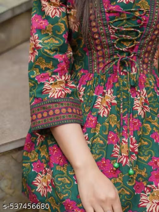 Women Green Floral Printed Cotton Short Kurti – Stylish Daily Wear Kurti